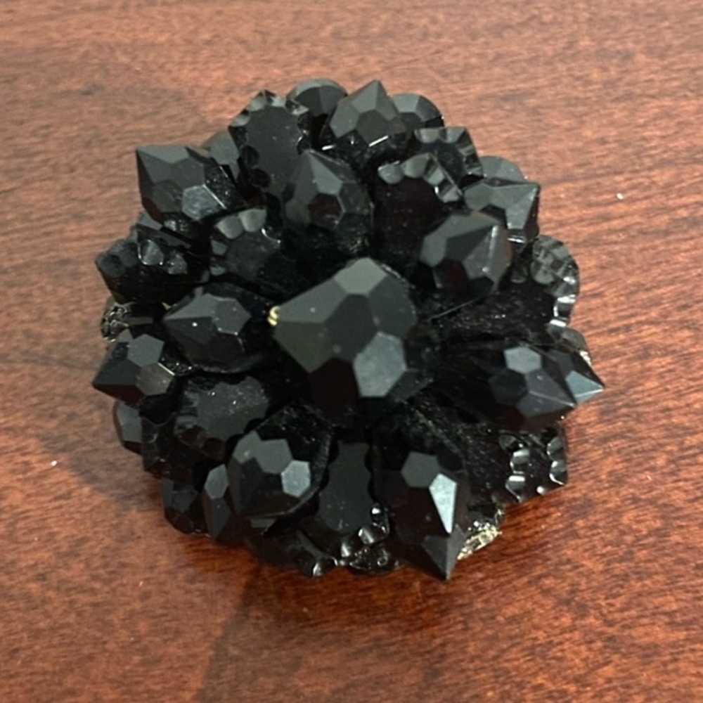 Vintage black beaded mourning brooch. Good vintage condition.